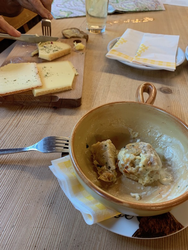 A_Vorarlberg_Andelsbuch_Kaesehaus_Käseknödel_Jause A_Vorarlberg_Andelsbuch_Käsehaus_Käseknödel_Jause
