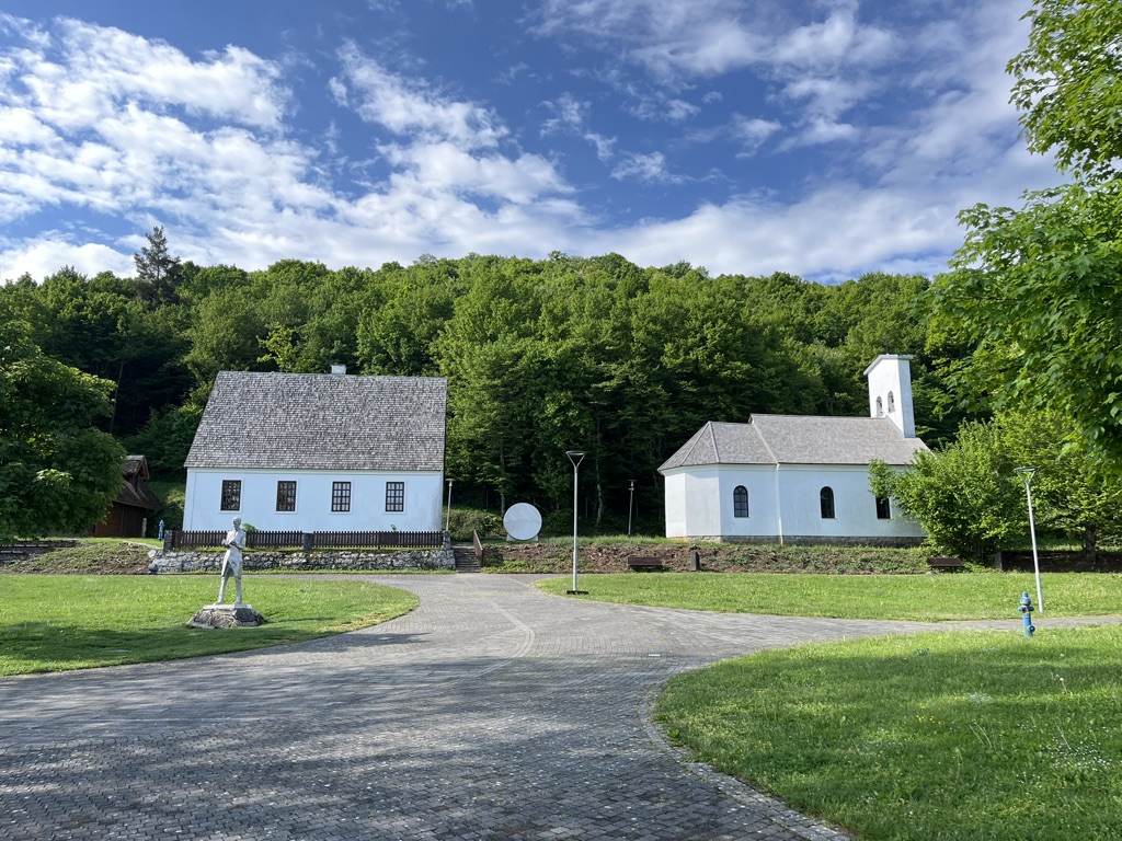Kroatien Smiljan Nikola Tesla Haus und Kirche