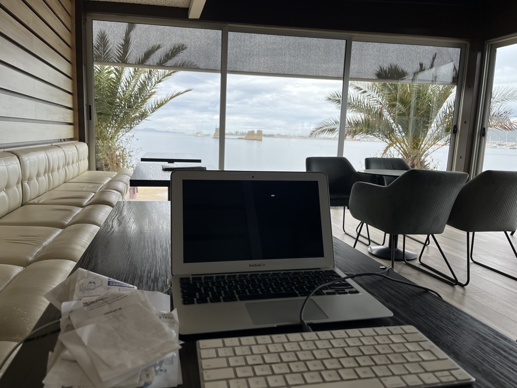 Kroatien Sukosan Azzuro Kaffeehaus Laptop Rechnungen