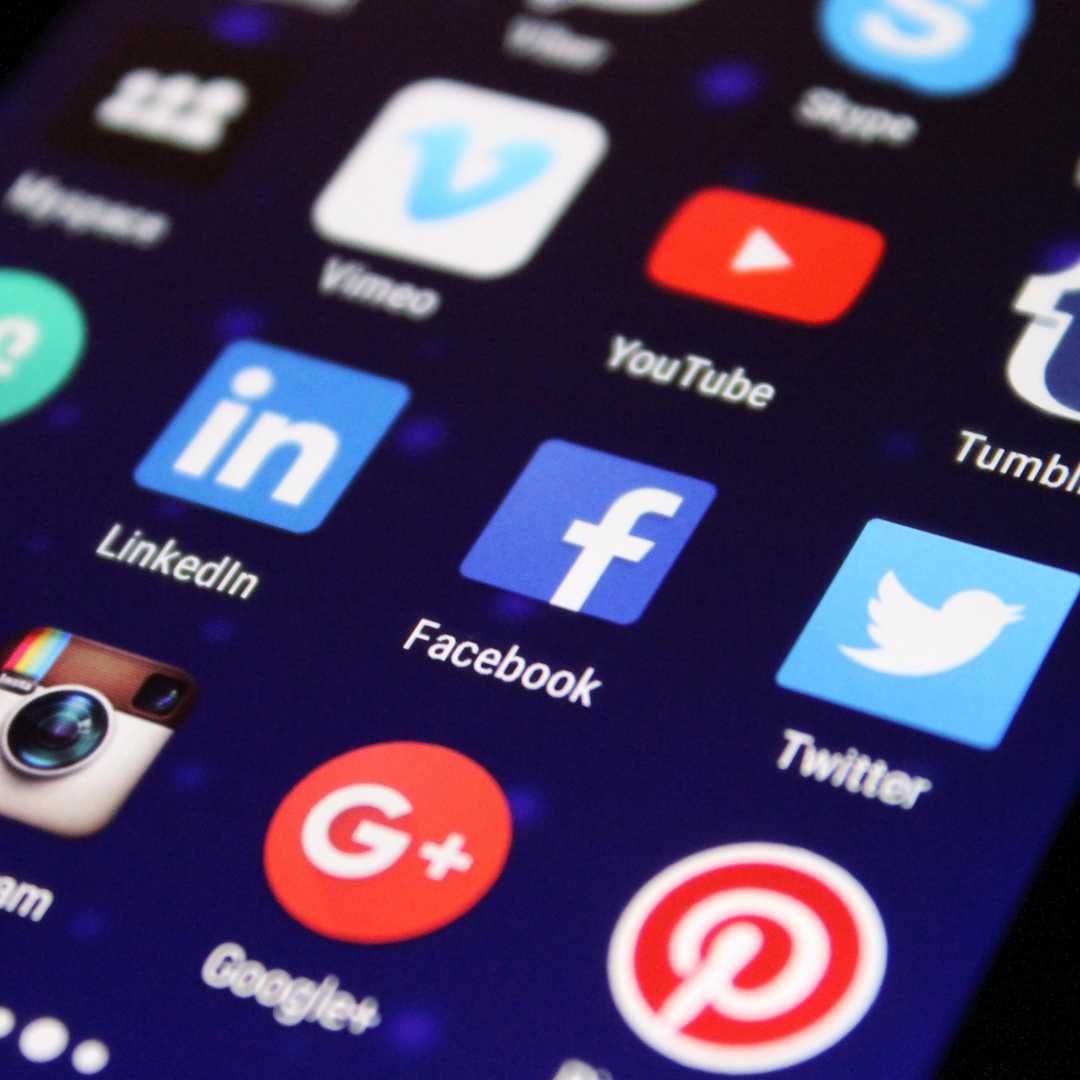 Bild von Handy mit Social Media Buttons Bild von Handy mit Social Media Buttons